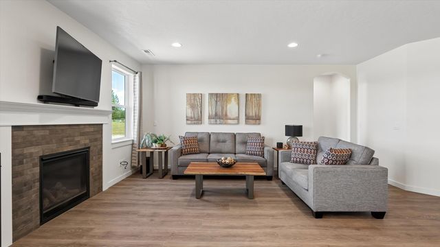 40215 N Sunnyside Ln, Deer Park, WA 99006