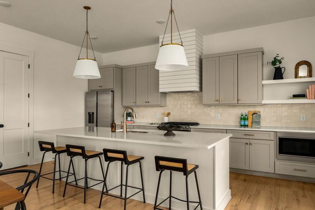 546 Whispering Hills Dr, Nashville, TN 37211