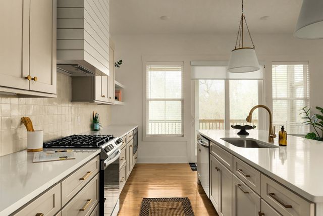 546 Whispering Hills Dr, Nashville, TN 37211