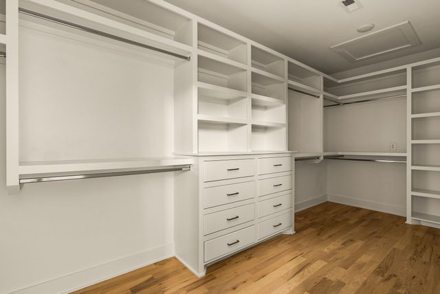 546 Whispering Hills Dr, Nashville, TN 37211