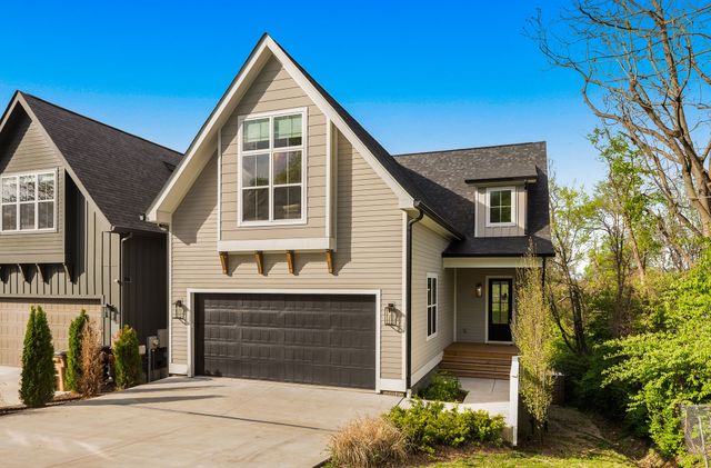 546 Whispering Hills Dr, Nashville, TN 37211