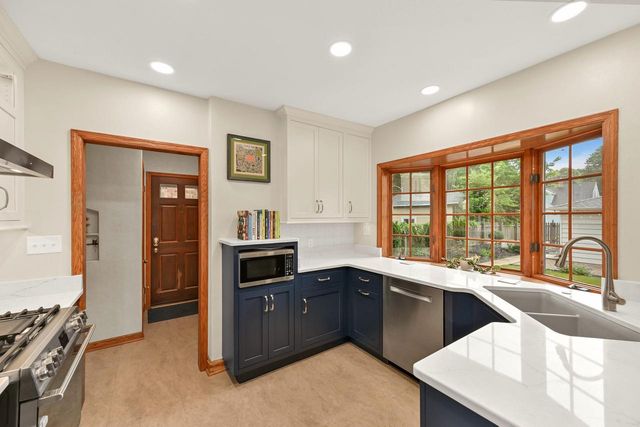 2809 N 77th STREET, Milwaukee, WI 53222