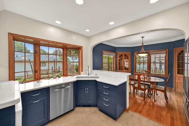 2809 N 77th STREET, Milwaukee, WI 53222