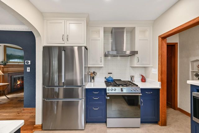 2809 N 77th STREET, Milwaukee, WI 53222