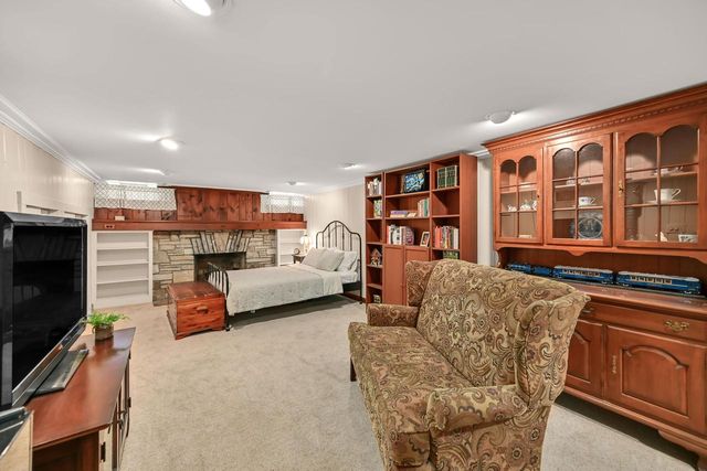 2809 N 77th STREET, Milwaukee, WI 53222