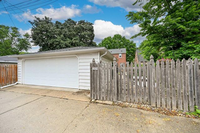 2809 N 77th STREET, Milwaukee, WI 53222