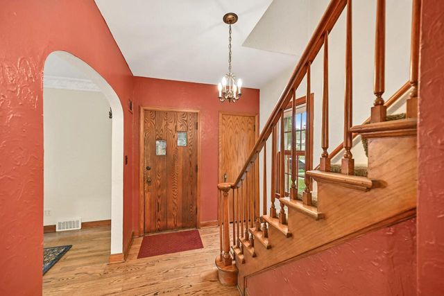 2809 N 77th STREET, Milwaukee, WI 53222