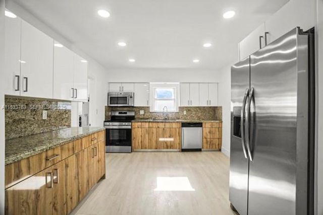 770 NW 38th St, Oakland Park, FL 33309