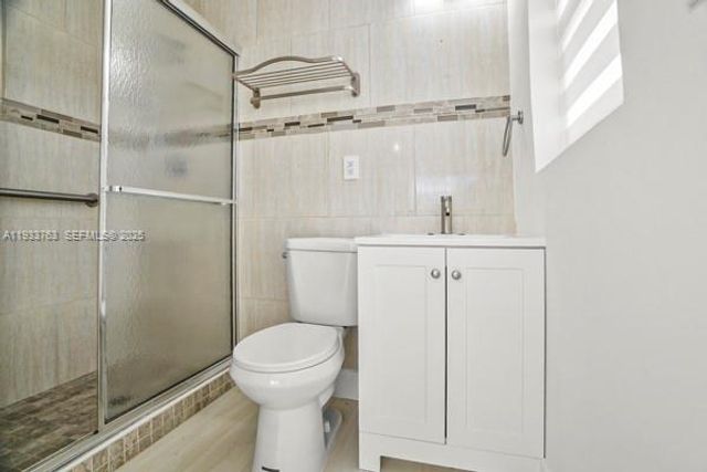 770 NW 38th St, Oakland Park, FL 33309