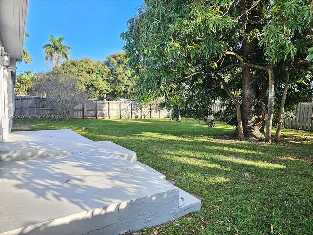 770 NW 38th St, Oakland Park, FL 33309