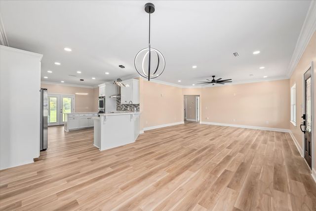 2819 NW Glen Lawrence, Cowarts, AL 36321