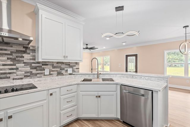 2819 NW Glen Lawrence, Cowarts, AL 36321