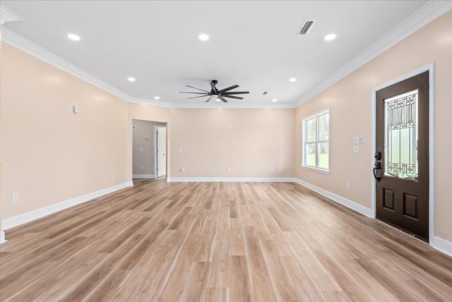 2819 NW Glen Lawrence, Cowarts, AL 36321
