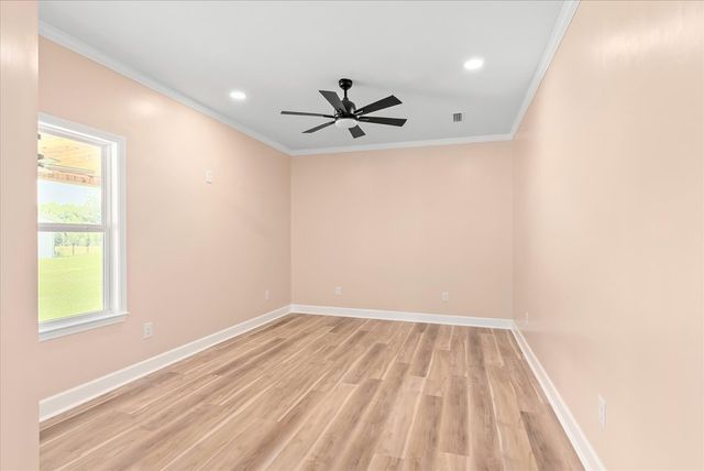 2819 NW Glen Lawrence, Cowarts, AL 36321