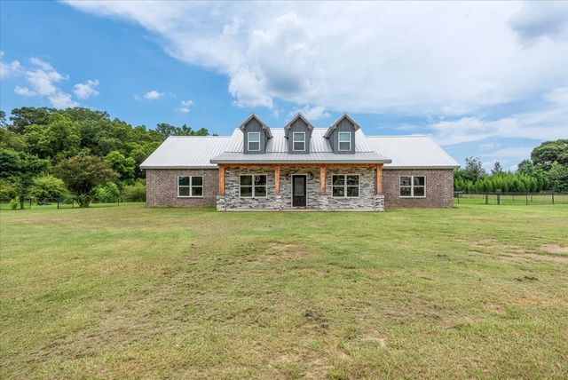 2819 NW Glen Lawrence, Cowarts, AL 36321