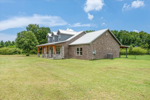 2819 NW Glen Lawrence, Cowarts, AL 36321
