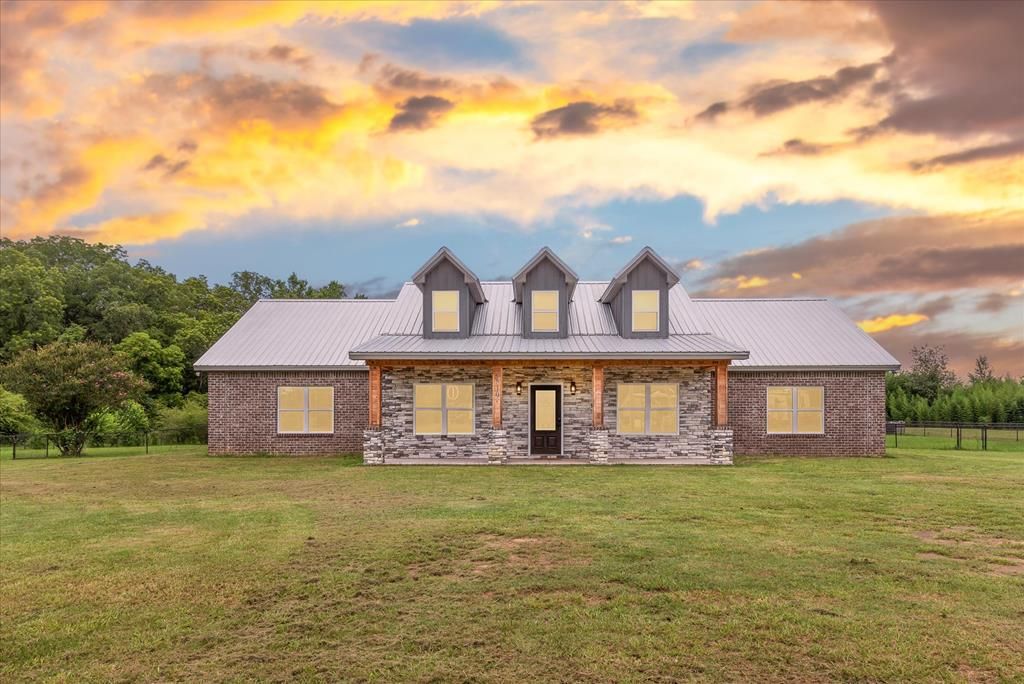 2819 NW Glen Lawrence, Cowarts, AL 36321