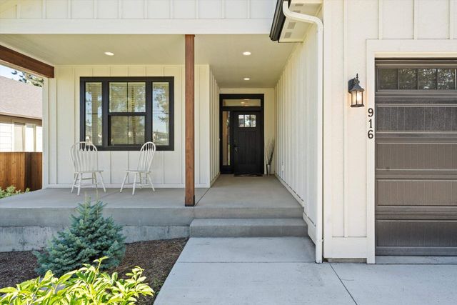 916 E Farwell Rd, Spokane, WA 99208