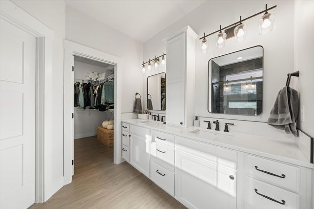 916 E Farwell Rd, Spokane, WA 99208