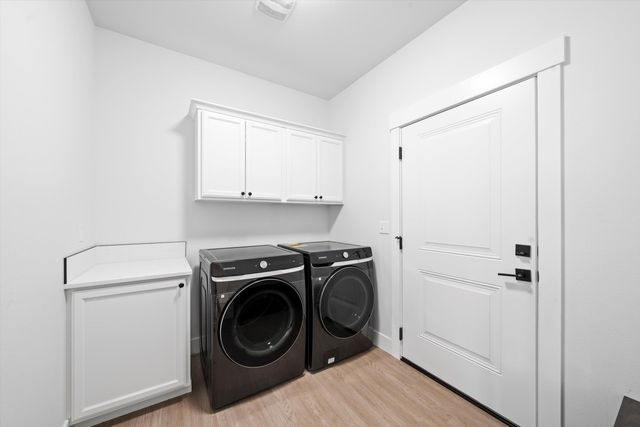 916 E Farwell Rd, Spokane, WA 99208