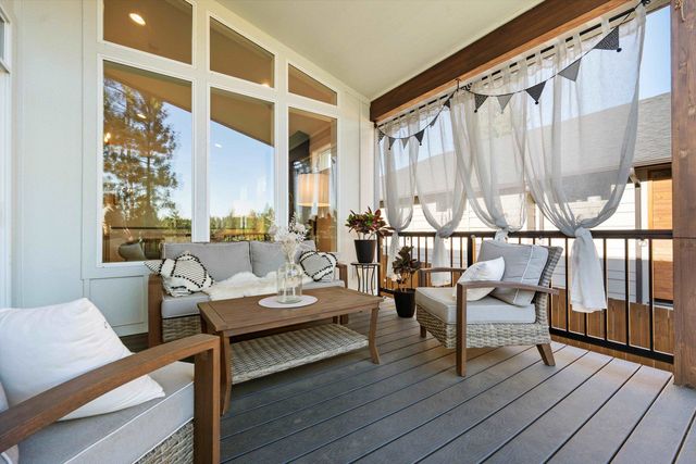 916 E Farwell Rd, Spokane, WA 99208