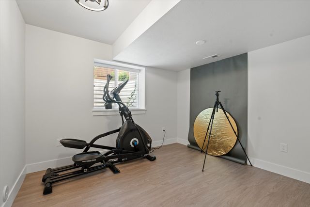 916 E Farwell Rd, Spokane, WA 99208