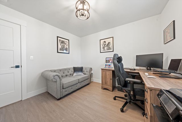 916 E Farwell Rd, Spokane, WA 99208