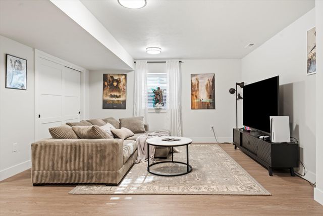 916 E Farwell Rd, Spokane, WA 99208