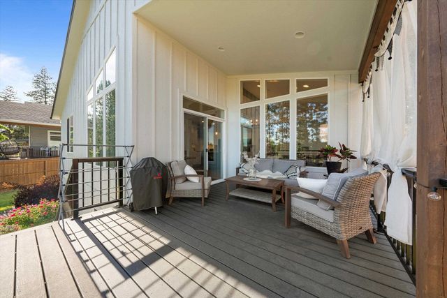 916 E Farwell Rd, Spokane, WA 99208