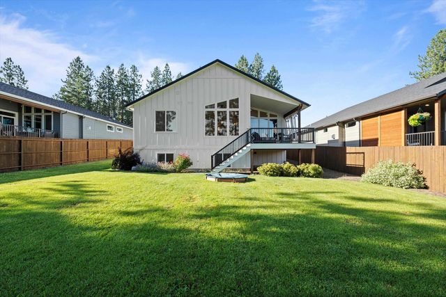 916 E Farwell Rd, Spokane, WA 99208