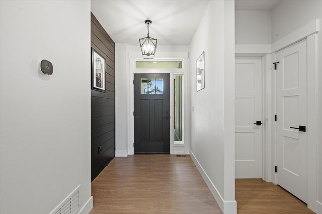 916 E Farwell Rd, Spokane, WA 99208