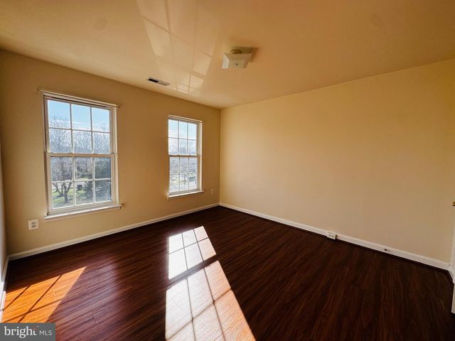 43776 SMITH SQ, Leesburg, VA 20176