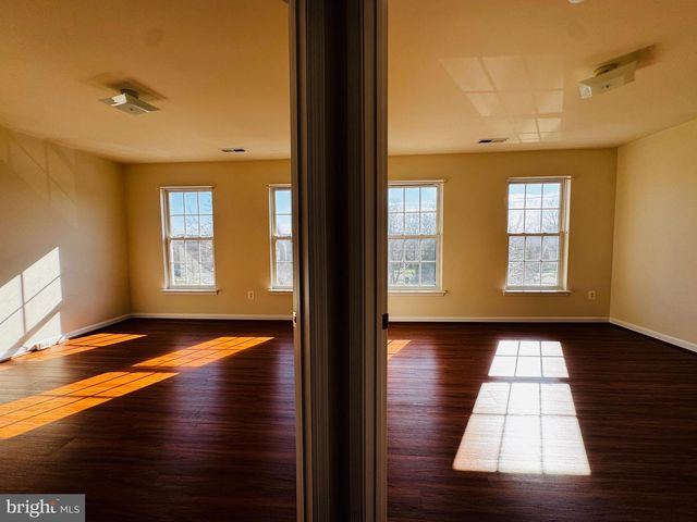 43776 SMITH SQ, Leesburg, VA 20176