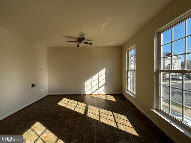 43776 SMITH SQ, Leesburg, VA 20176