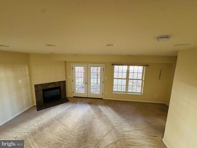 43776 SMITH SQ, Leesburg, VA 20176