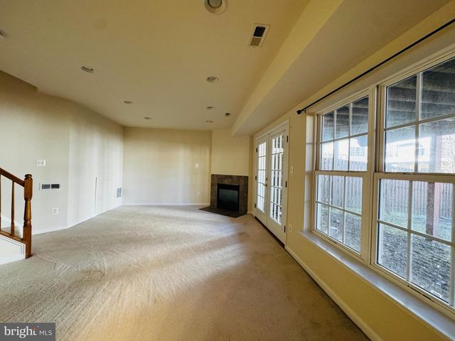 43776 SMITH SQ, Leesburg, VA 20176