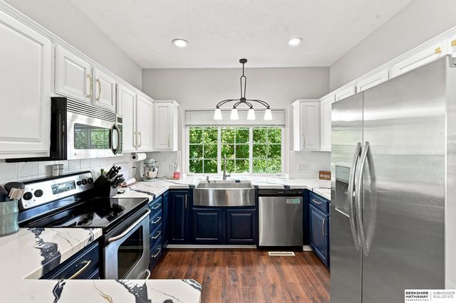 18047 Sunridge Street, Omaha, NE 68136