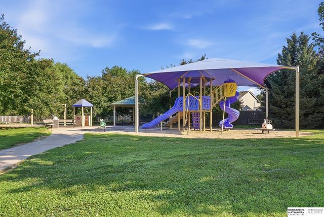 18047 Sunridge Street, Omaha, NE 68136