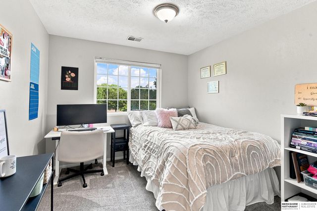 18047 Sunridge Street, Omaha, NE 68136
