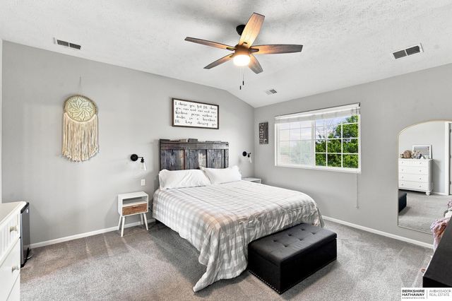 18047 Sunridge Street, Omaha, NE 68136