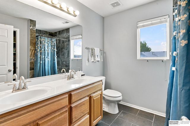 18047 Sunridge Street, Omaha, NE 68136