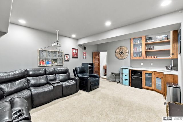 18047 Sunridge Street, Omaha, NE 68136
