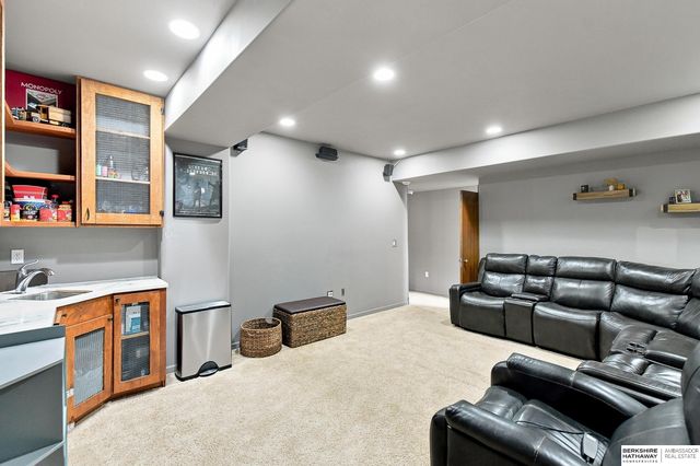 18047 Sunridge Street, Omaha, NE 68136