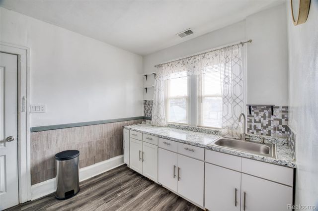 8770 Dexter Avenue, Detroit, MI 48206