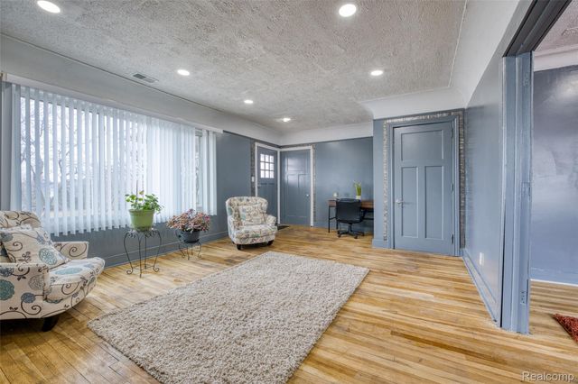 8770 Dexter Avenue, Detroit, MI 48206