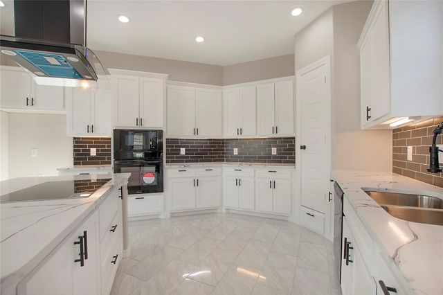 702 Linkcrest Drive, Duncanville, TX 75137