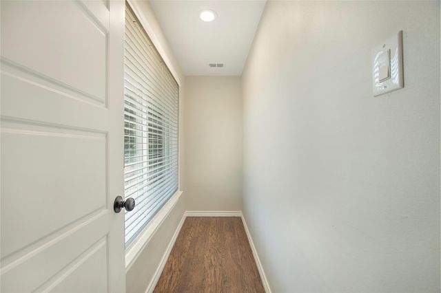 702 Linkcrest Drive, Duncanville, TX 75137