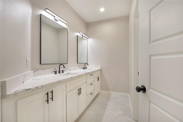 702 Linkcrest Drive, Duncanville, TX 75137