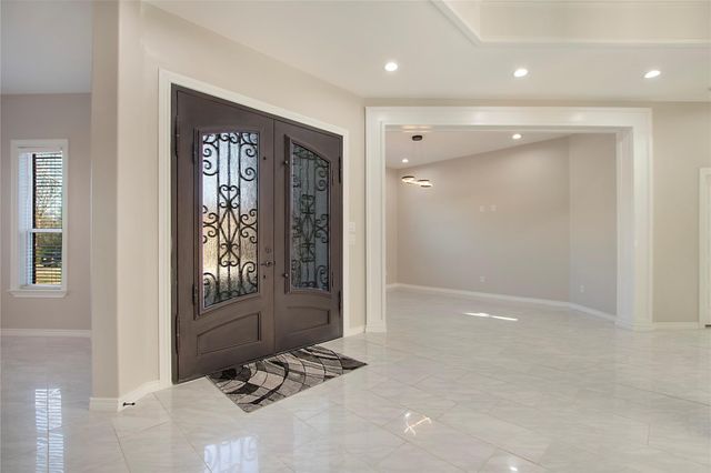 702 Linkcrest Drive, Duncanville, TX 75137