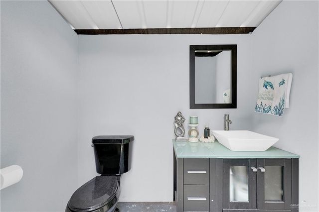 2210 Highland Drive, Weslaco, TX 78599